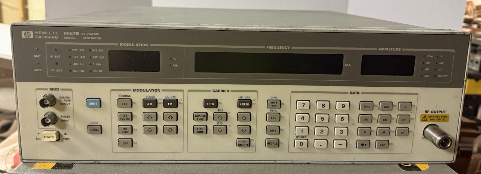 HP / Agilent 8657B With Option 1 & 3 Signal Generator