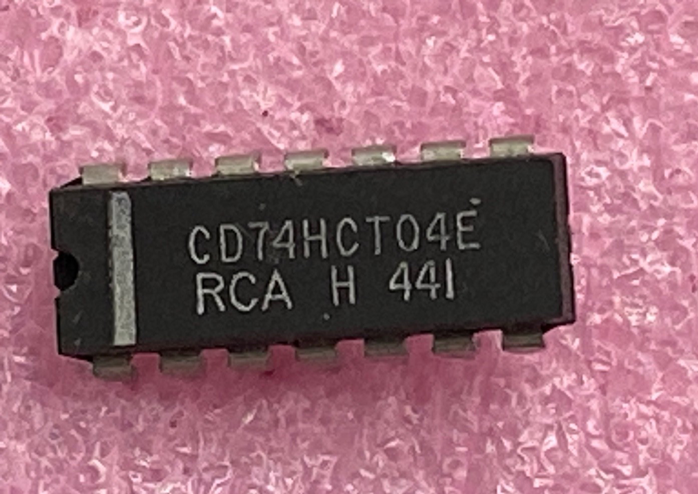 RCA CD74HCT04E hex inverter buffer Integrated Circuit