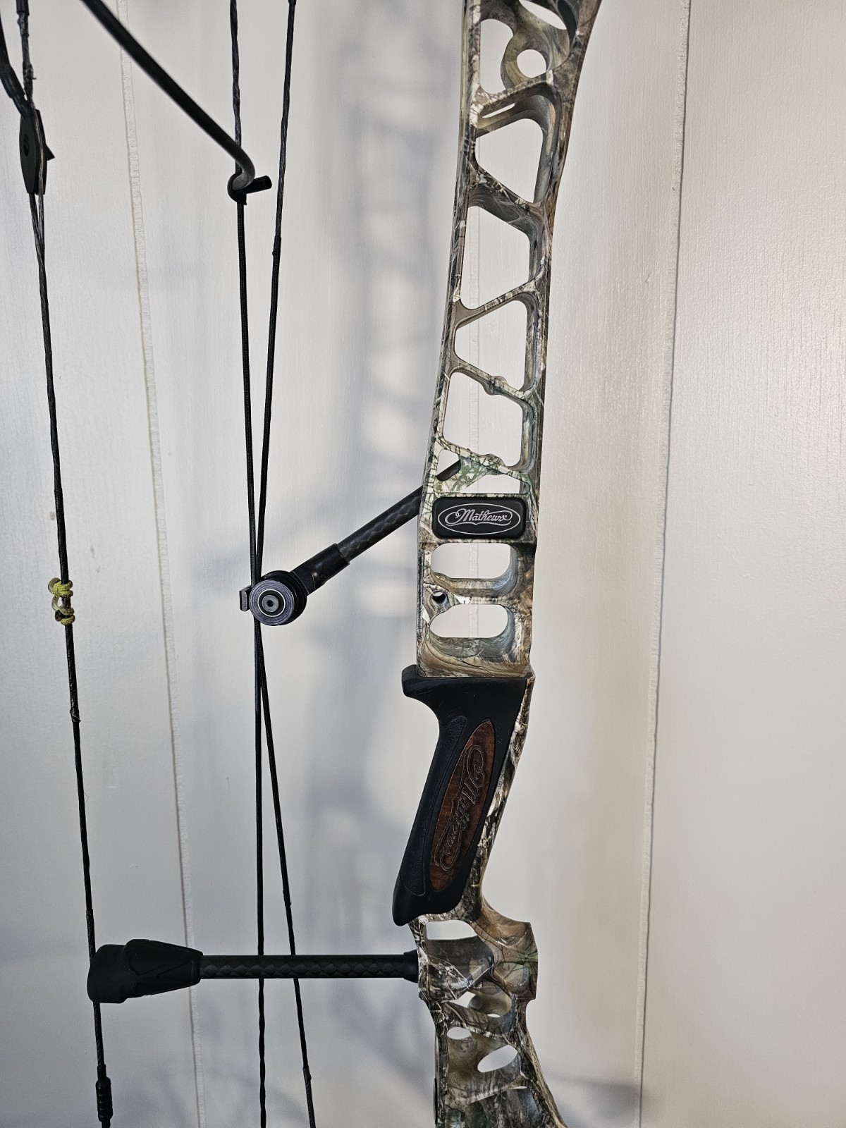 Mathews V3 31 Compound Bow Left Hand