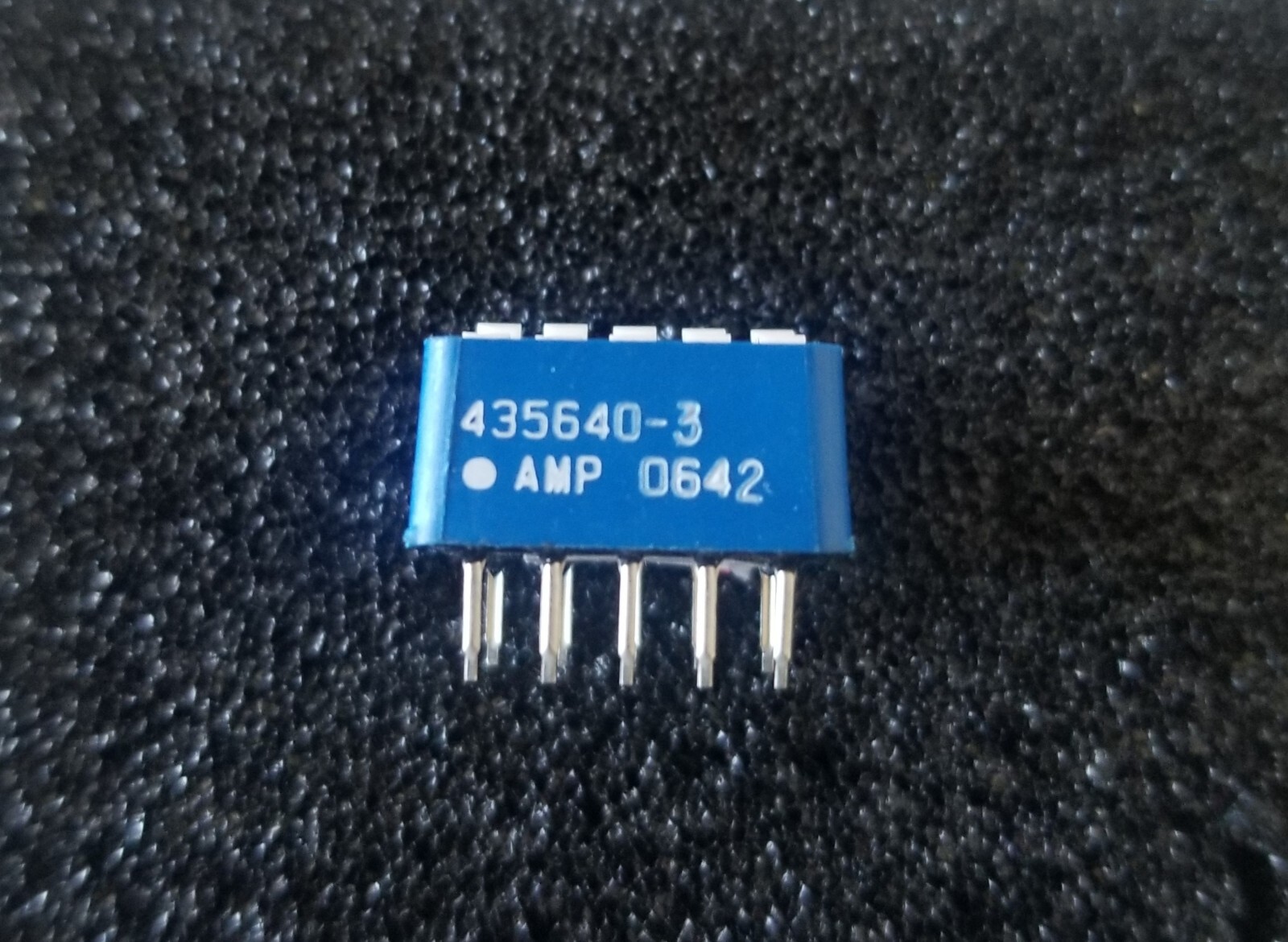 3 Pcs - 435640-3 AMP Switch DIP OFF ON SPST 5 Raised Rocker 0.06A 24VDC PC Pins