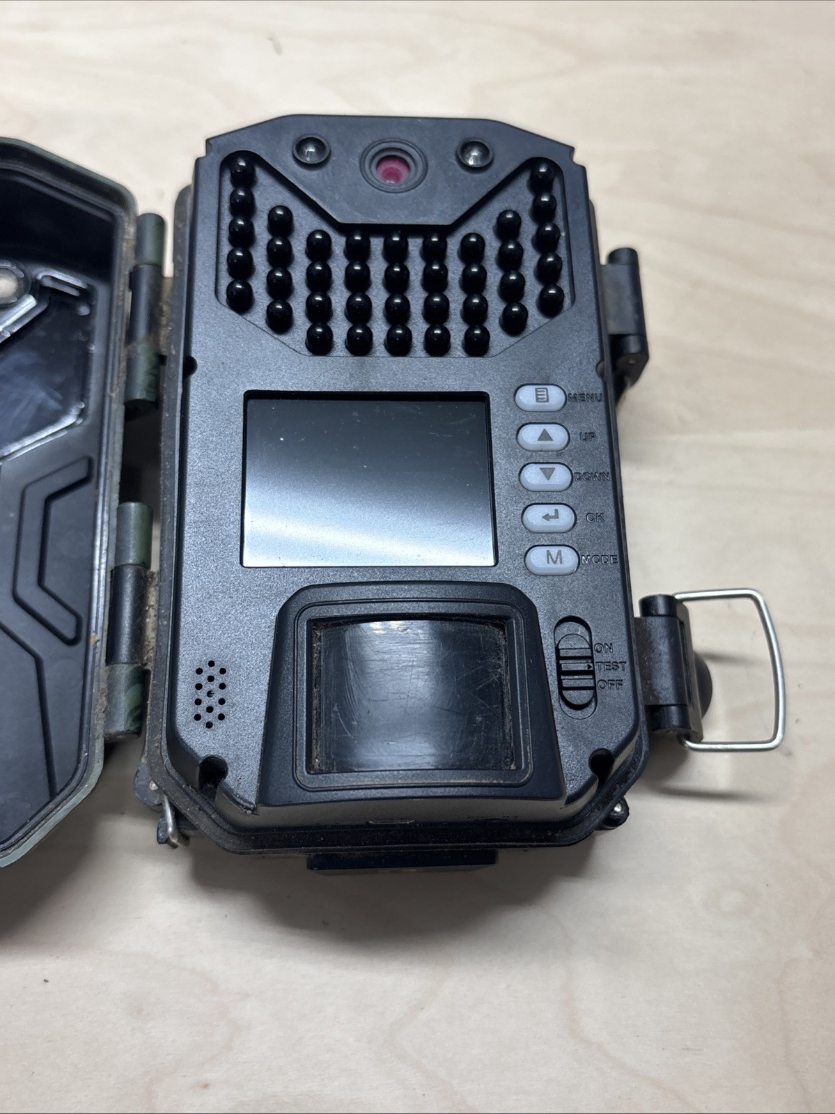 iZeeker iG200 Trail Cam NO CARD