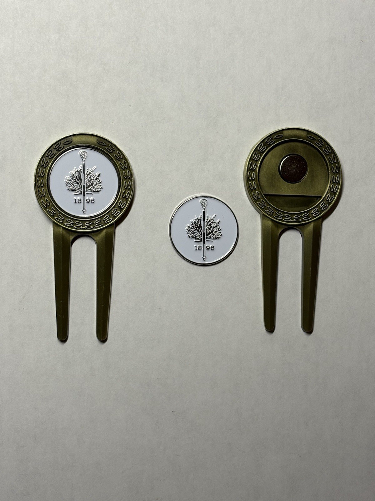 (1) Merion Golf Club Divot Tool & 1" Coin Style Golf Marker - Ardmore, PA