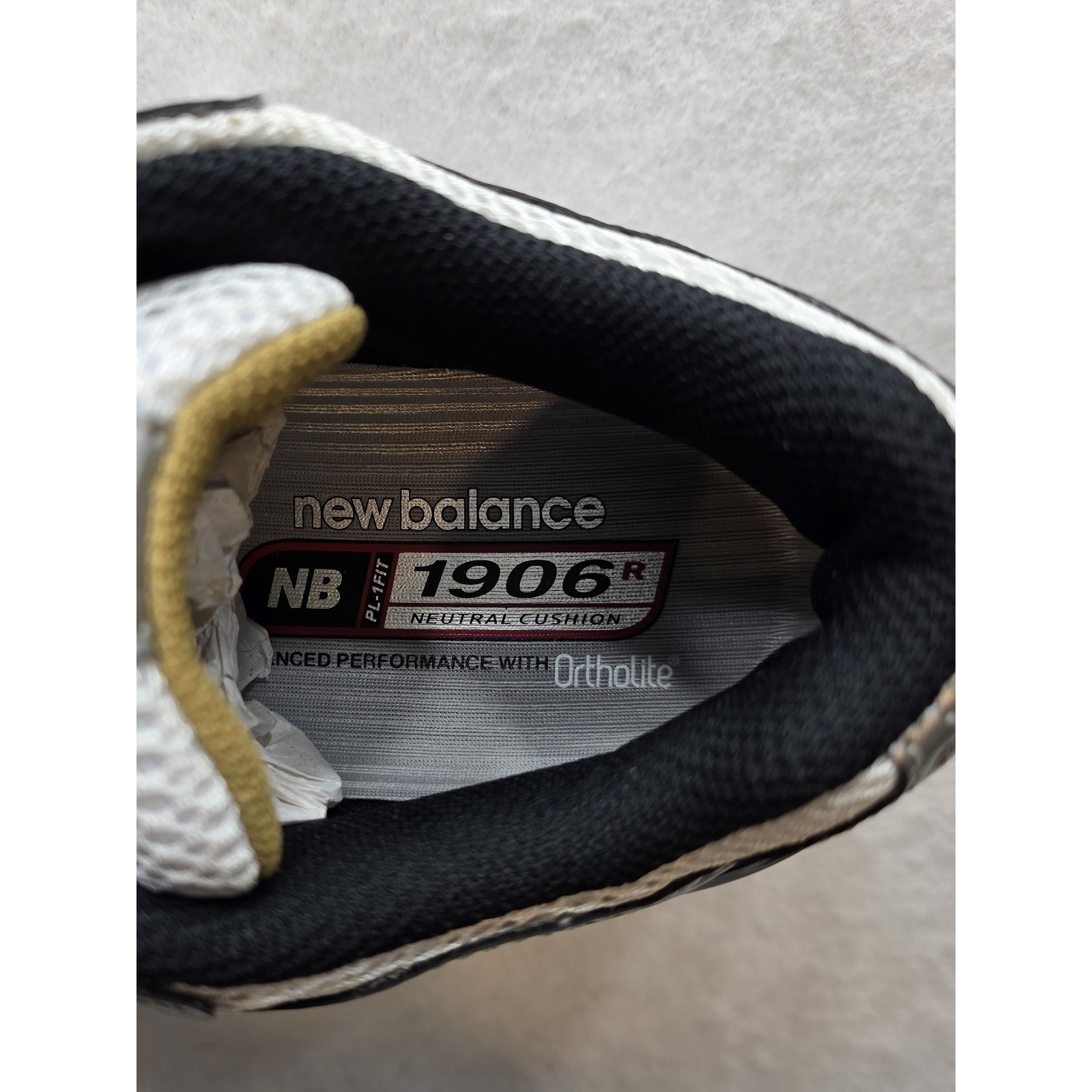 New Balance M1906RA Men's 1906R White & Gold Running Shoes. NWOB. Size 6.5