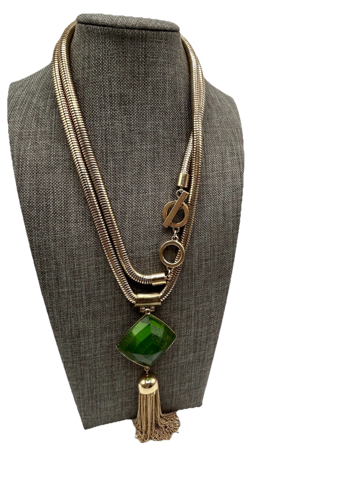 ANNE KLEIN  tassel pendant necklace Green Lucite Gold Tone Chunky 36”+5” Toggle