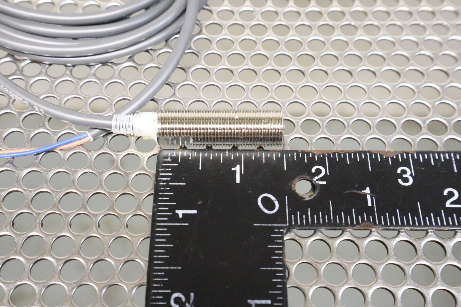 Omron E2E-X2Y1 Proximity Sensor 24-240VAC 2m New Old Stock