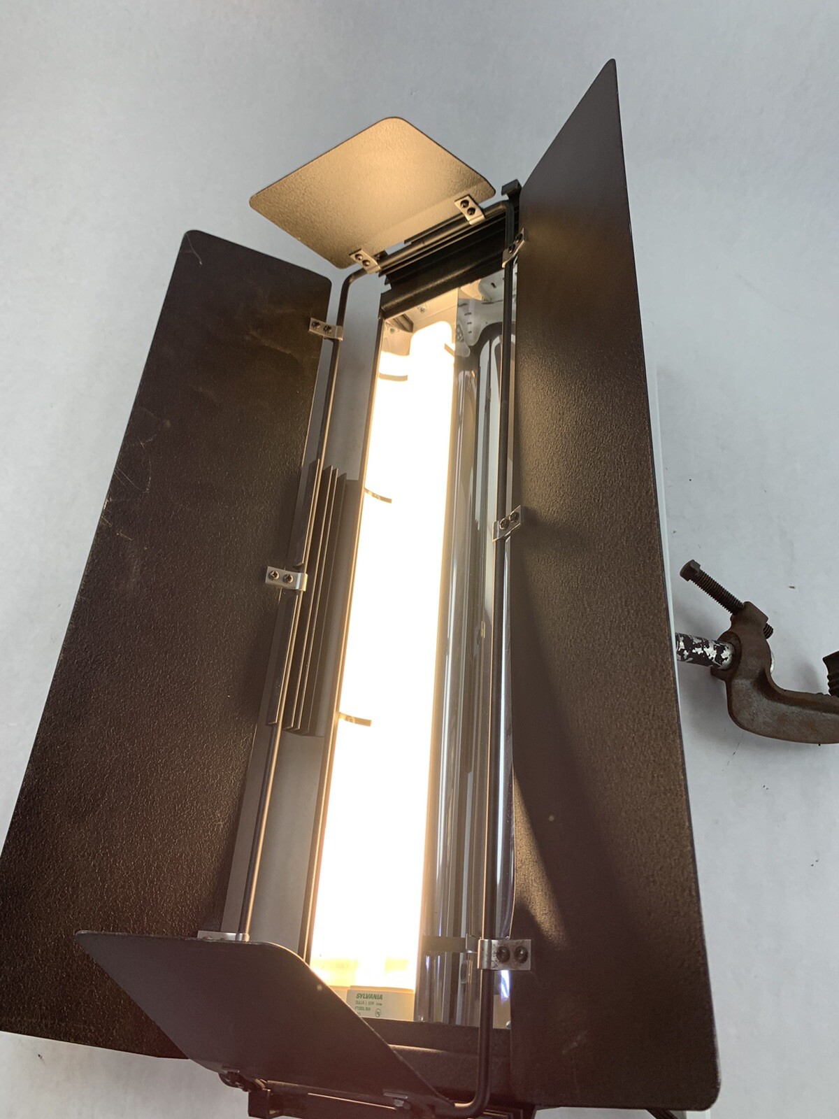 Videssence 24" Sustained RGB Light WORKING