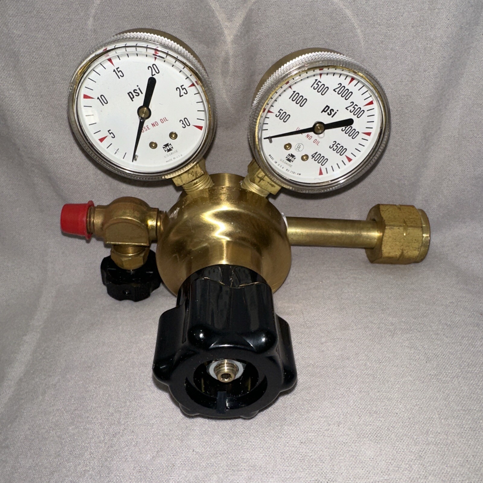 New Union Carbide Corp. Gas Pressure Regulator ARE995M 3500psi -(2K)
