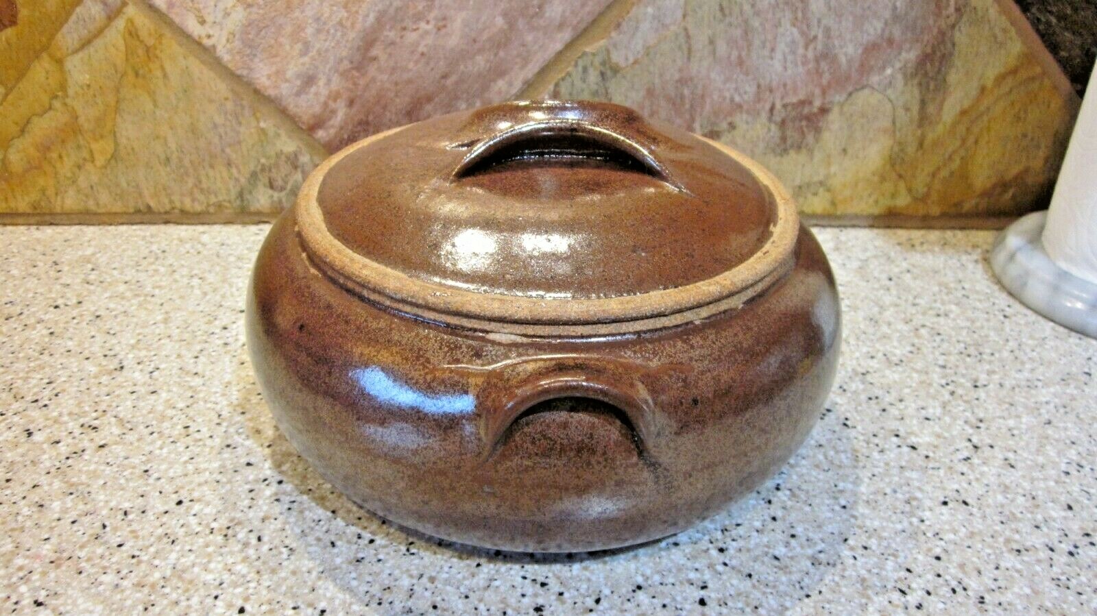 Signed Stoneware Pottery Covered 1 Qt Casserole Dish 9" Diameter 4"