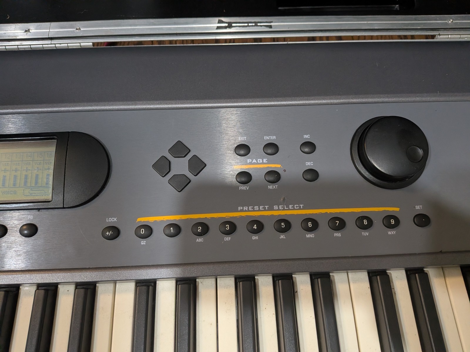 E-MU E-Synth 6903 Polyphonic Digital Synthesiser Sampler Sequencer.