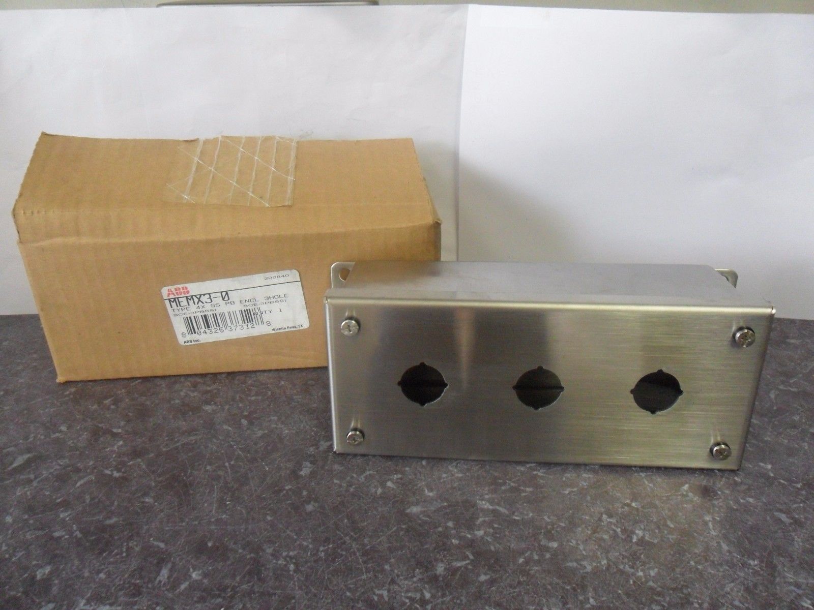 New ABB MEMX3-0 Stainless Steel Enclosure 3 Holes Type 4X NIB
