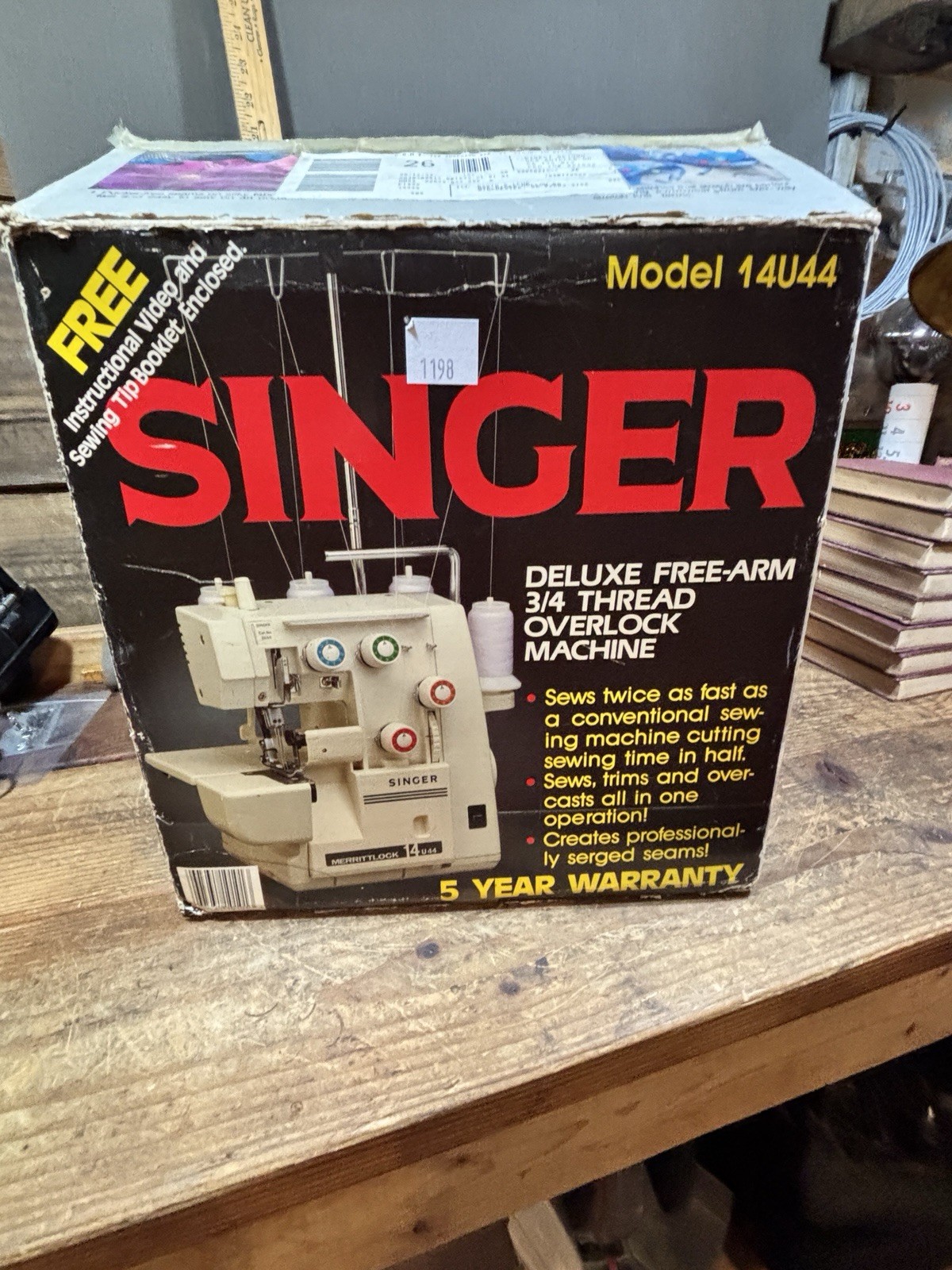 🧵 SINGER Merrittlock 14U44B Serger–Excellent Condition–Original Box –Thread Inc