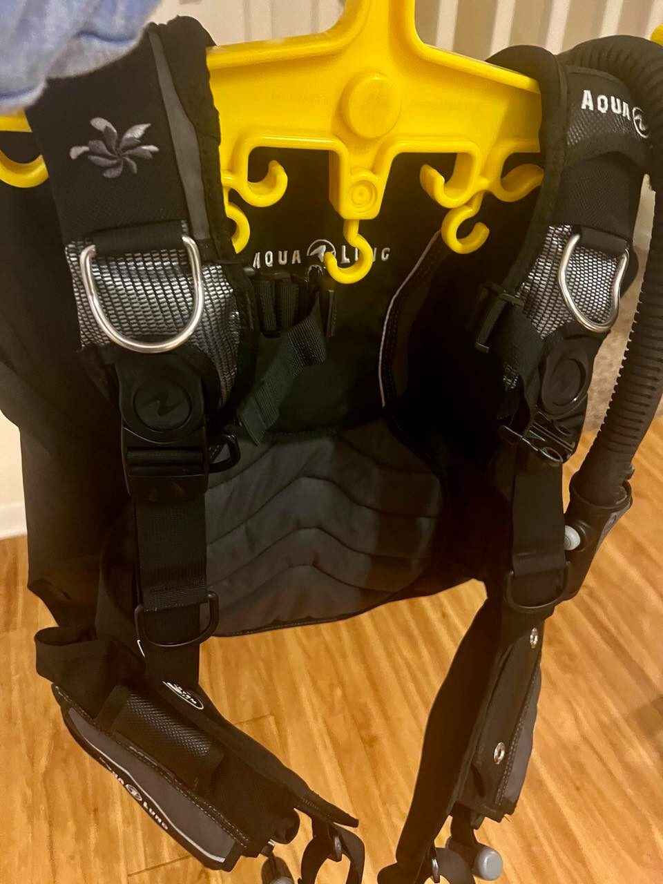 LOTUS - Women's Dive BCD M-L with Standard Inflator