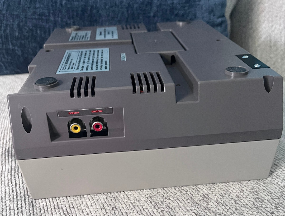 Nes Nintendo Console w/ Power Pad, 8 Nes Games Lot, 1 Controller, Zapper Bundle