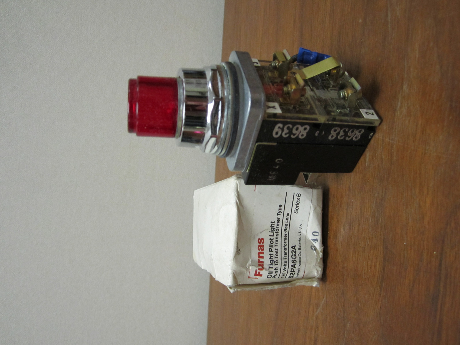 FURNAS OIL TIGHT PILOT LIGHT 52PA6G2A NEW!!