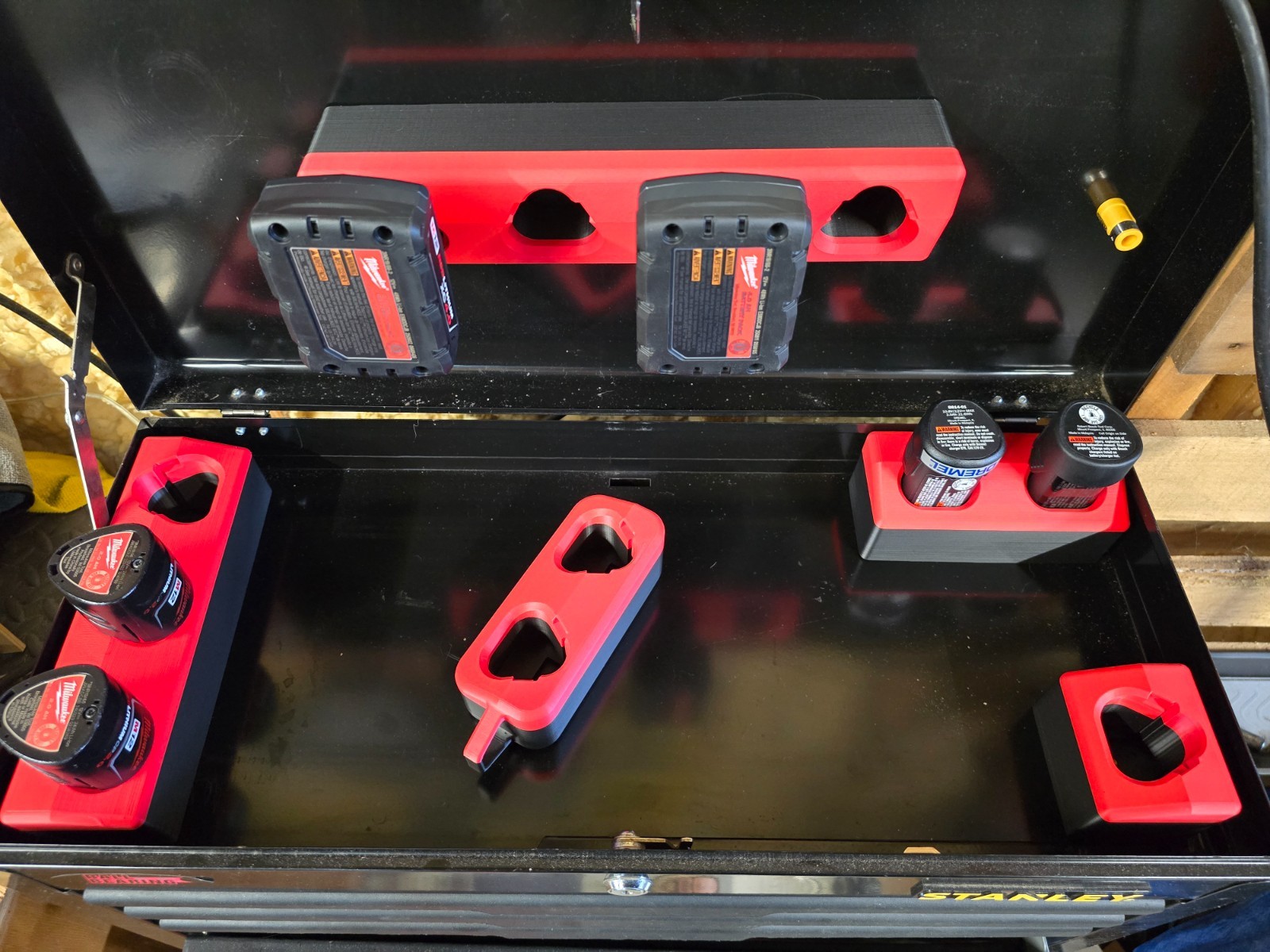 12V Battery Holder for Milwaukee M12, Dremel & Bosch - Magnetic Base