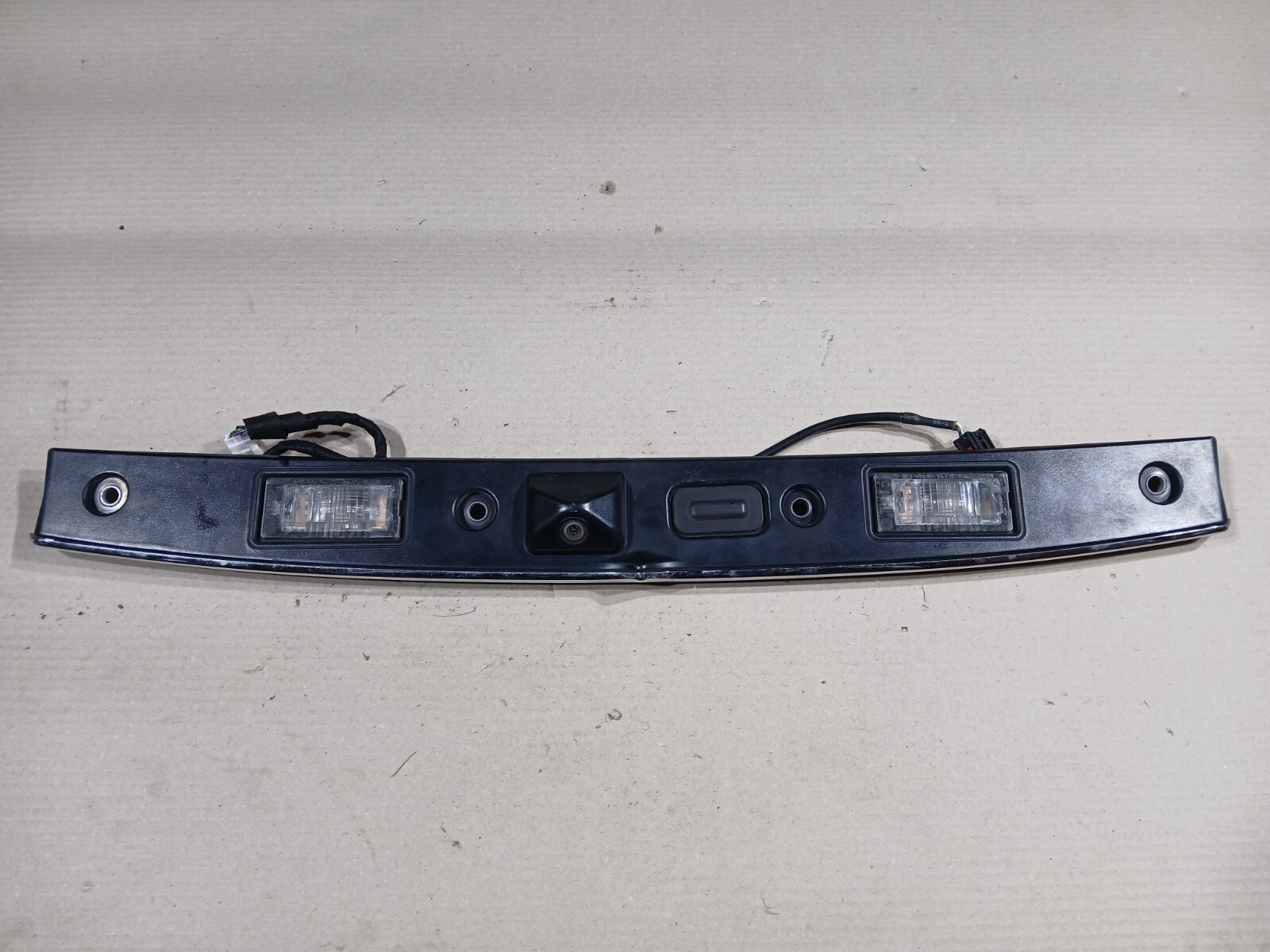 MASERATI QUATTROPORTE M156 TRUNK BOOT LID TRIM MOLDING REAR CAMERA 670018242