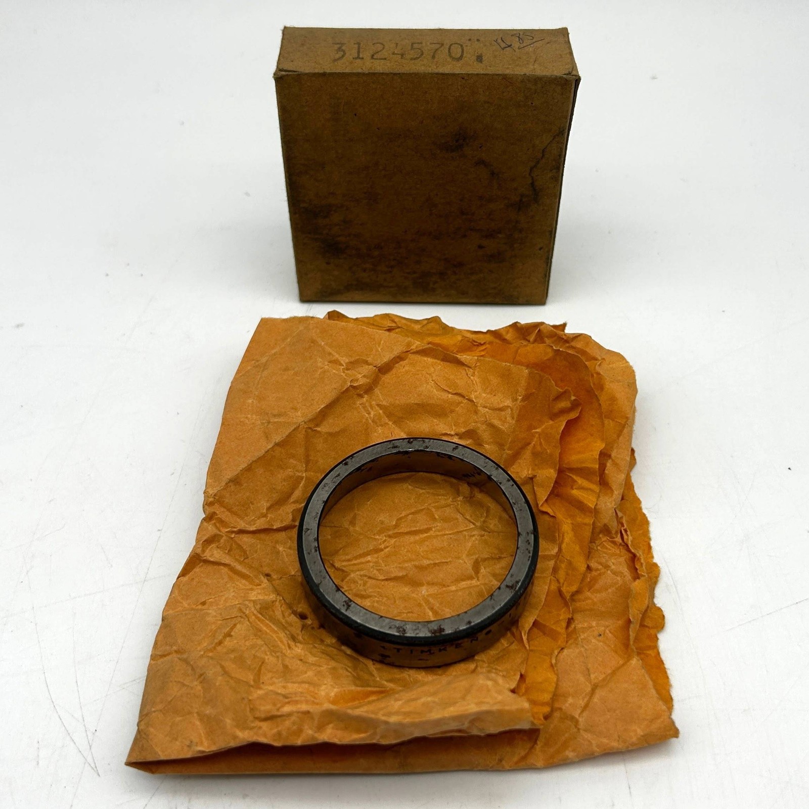 Jeep 3124570 Rear Output Shaft Bearing Cup for Transfer Case New NOS Open
