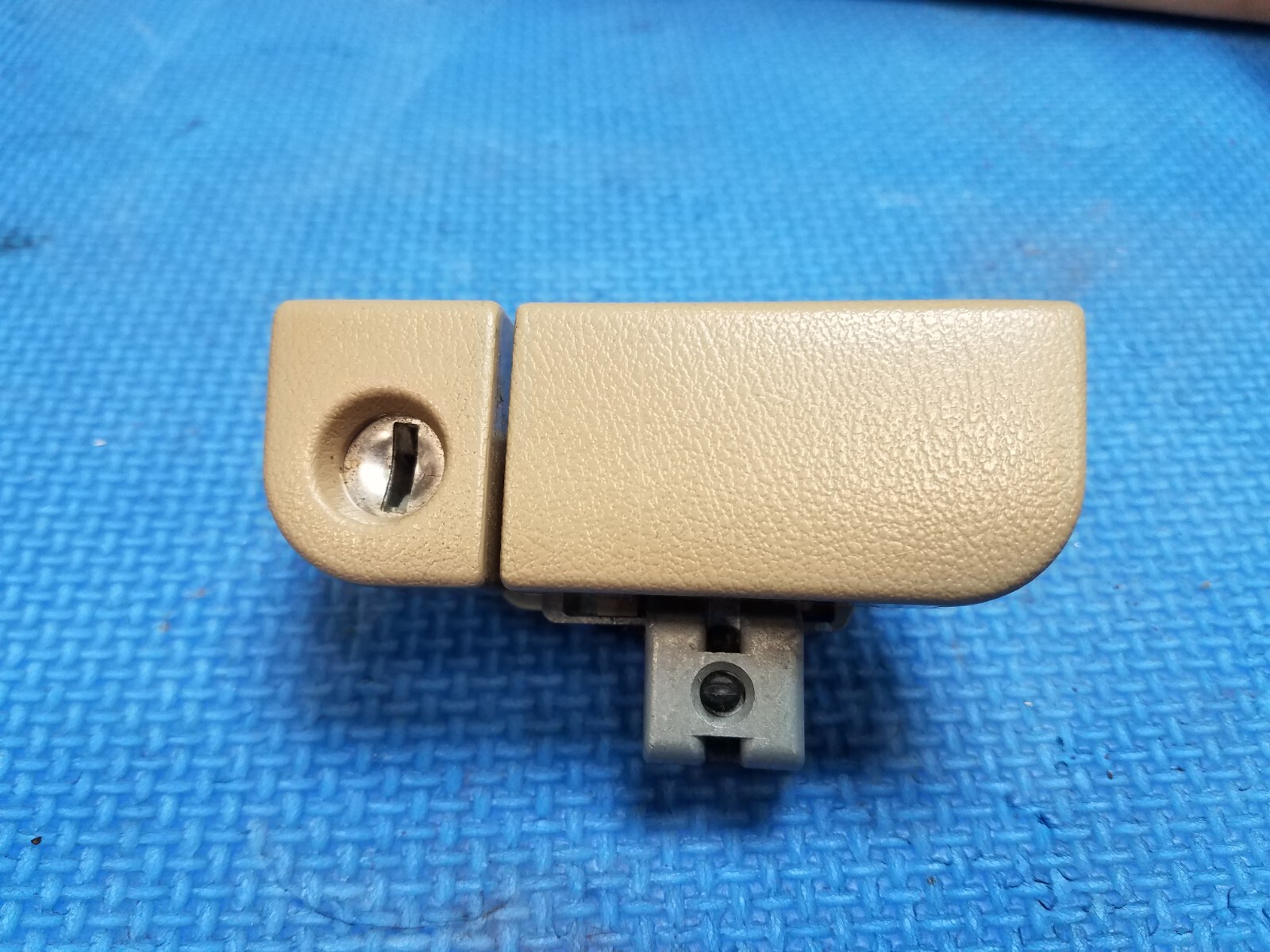 2003-2004 HONDA Element 1997-2006 Honda CR-V 95-04 ODYSSEY Glove Box Latch TAN