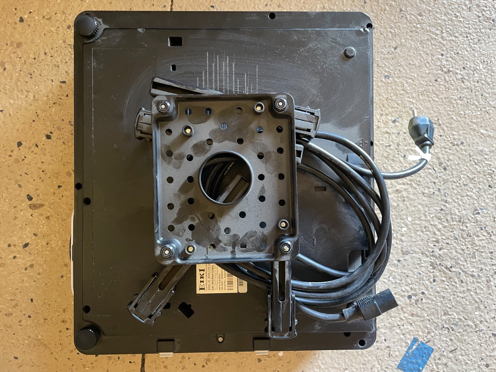 Eiki LCD projector EK–700 LU