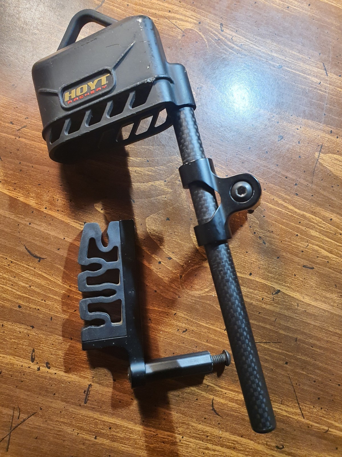 Hoyt Carbon Solo 2 Piece 4 Arrow Quiver Black