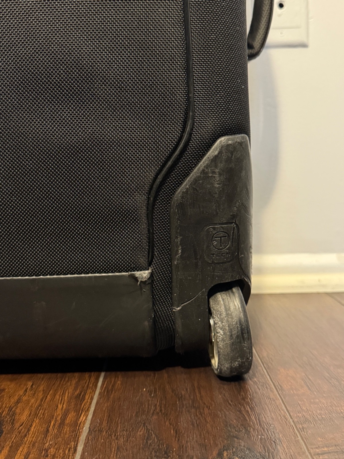TUMI T-Tech 6727D Black 27” Expandable Two Wheeled Luggage