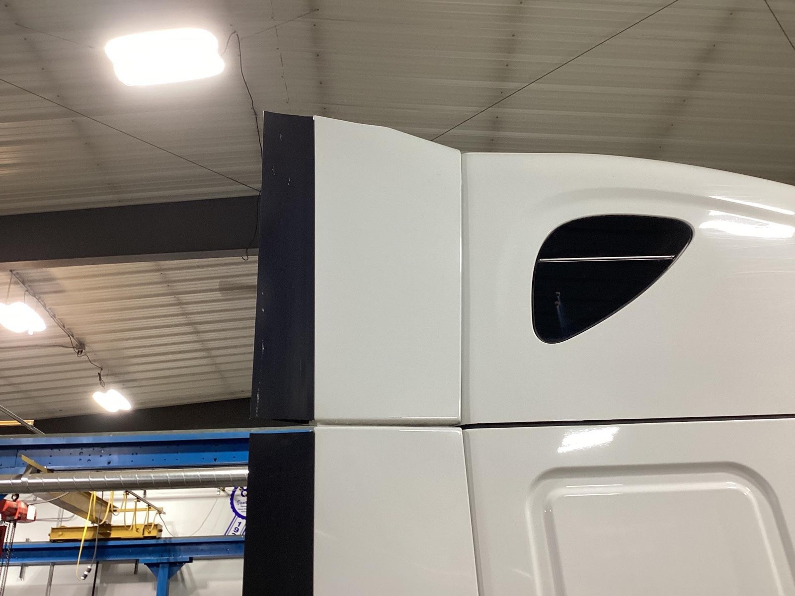 2012-2027 Freightliner CASCADIA WHITE Right UPPER Side Fairing/Cab Extender Used