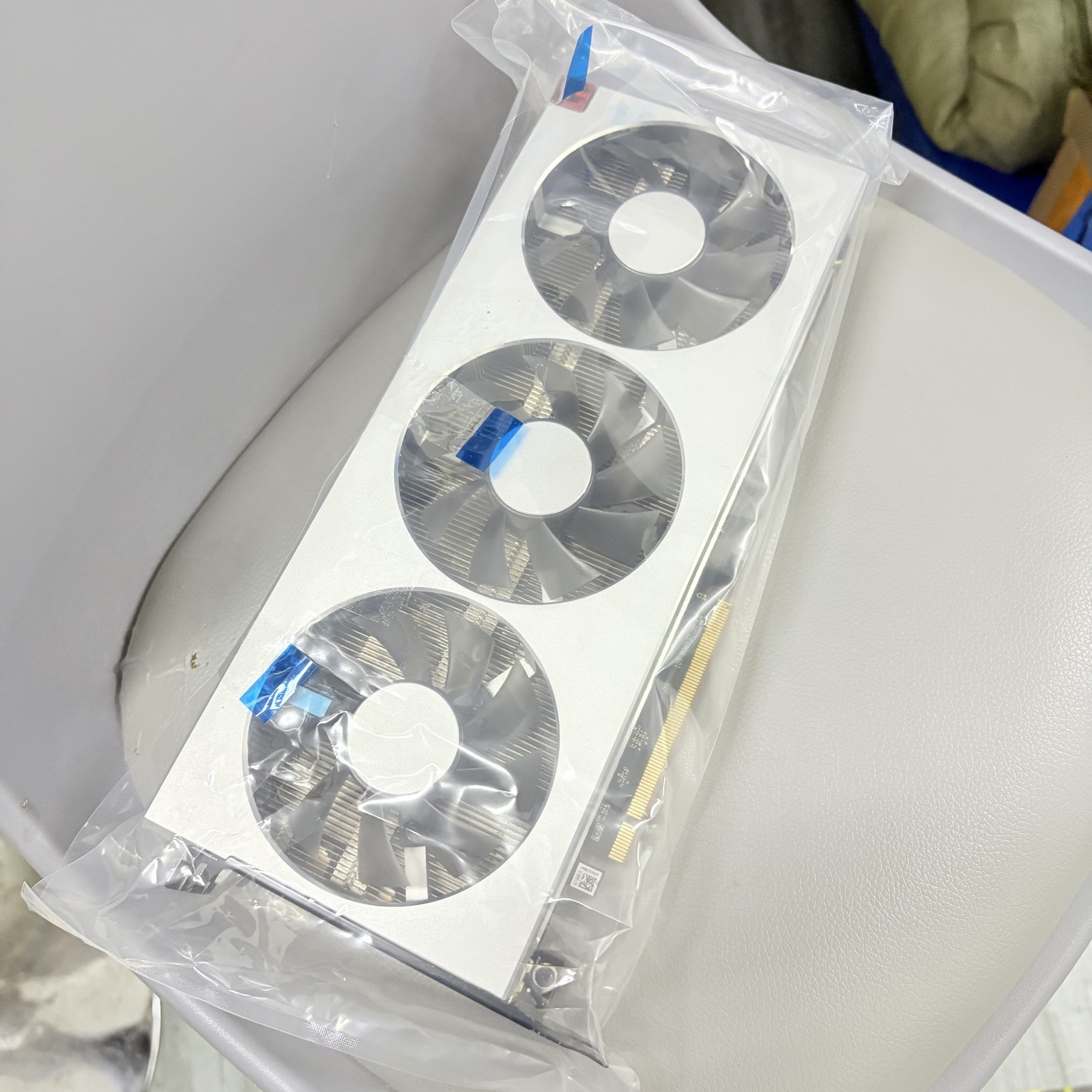 Mint AMD Radeon VII Reference GPU – 7nm 16GB HBM2 1TB/s Bandwidth Graphics Card