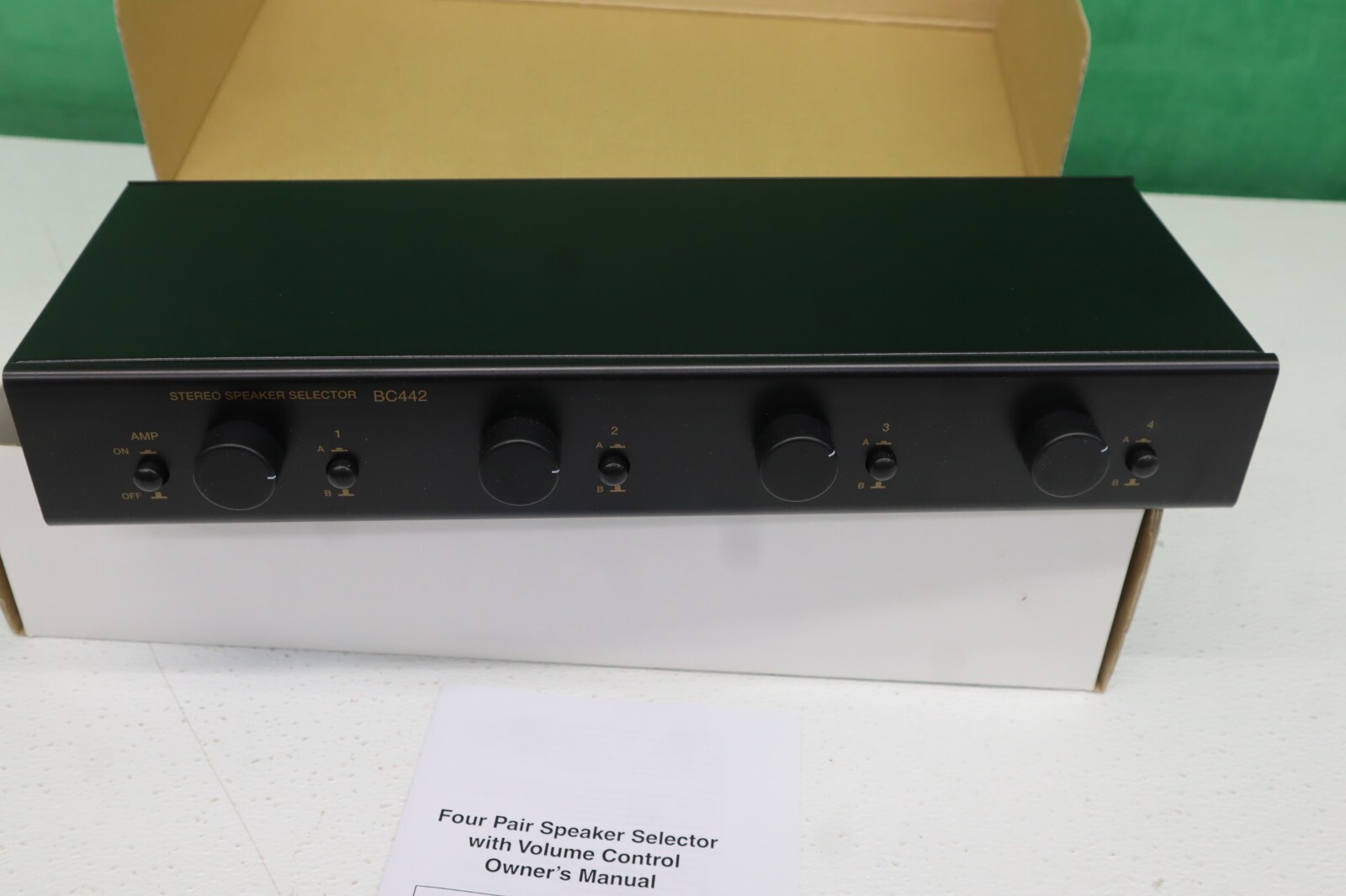 2 Amplifier in / 4 Speaker Out - High Power Speaker Selector with Volume Control