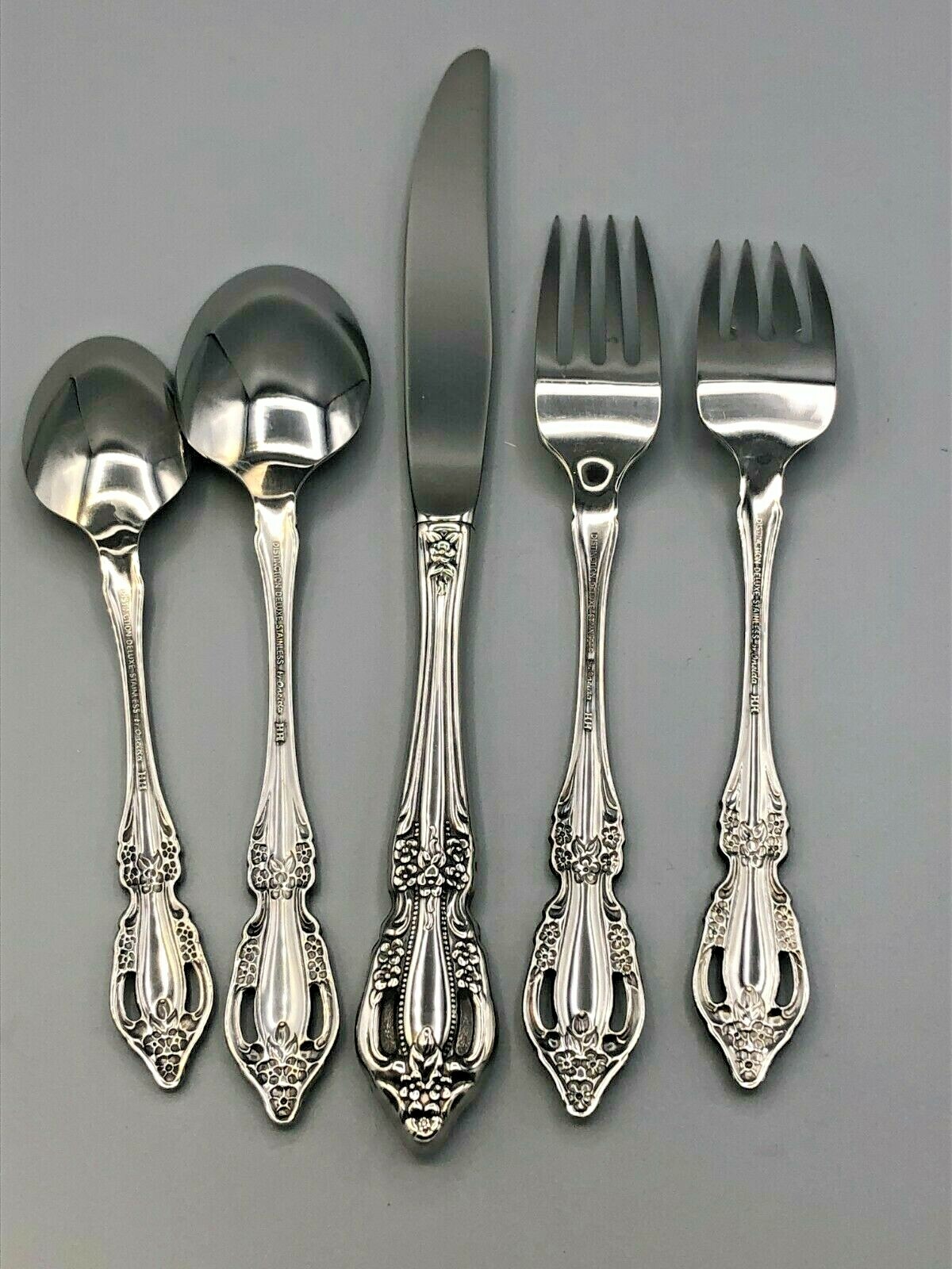 Raphael deluxe Stainless by Oneida 5 piece Place Setting