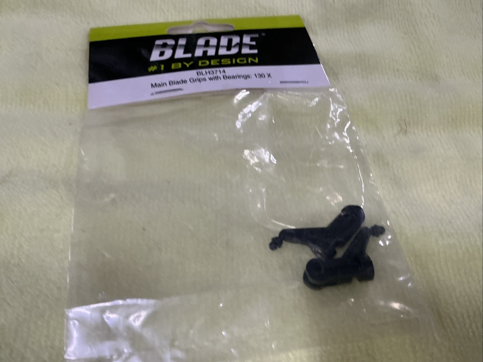 BLH3714 Blade Main Blade Grips with Bearings: 130 X