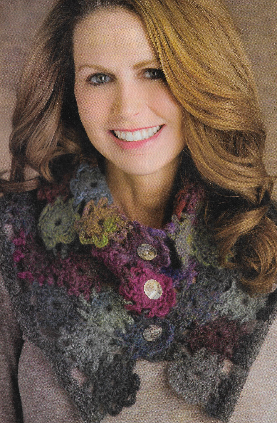 Lady's Gradient Flower Cowl crochet pattern instructions