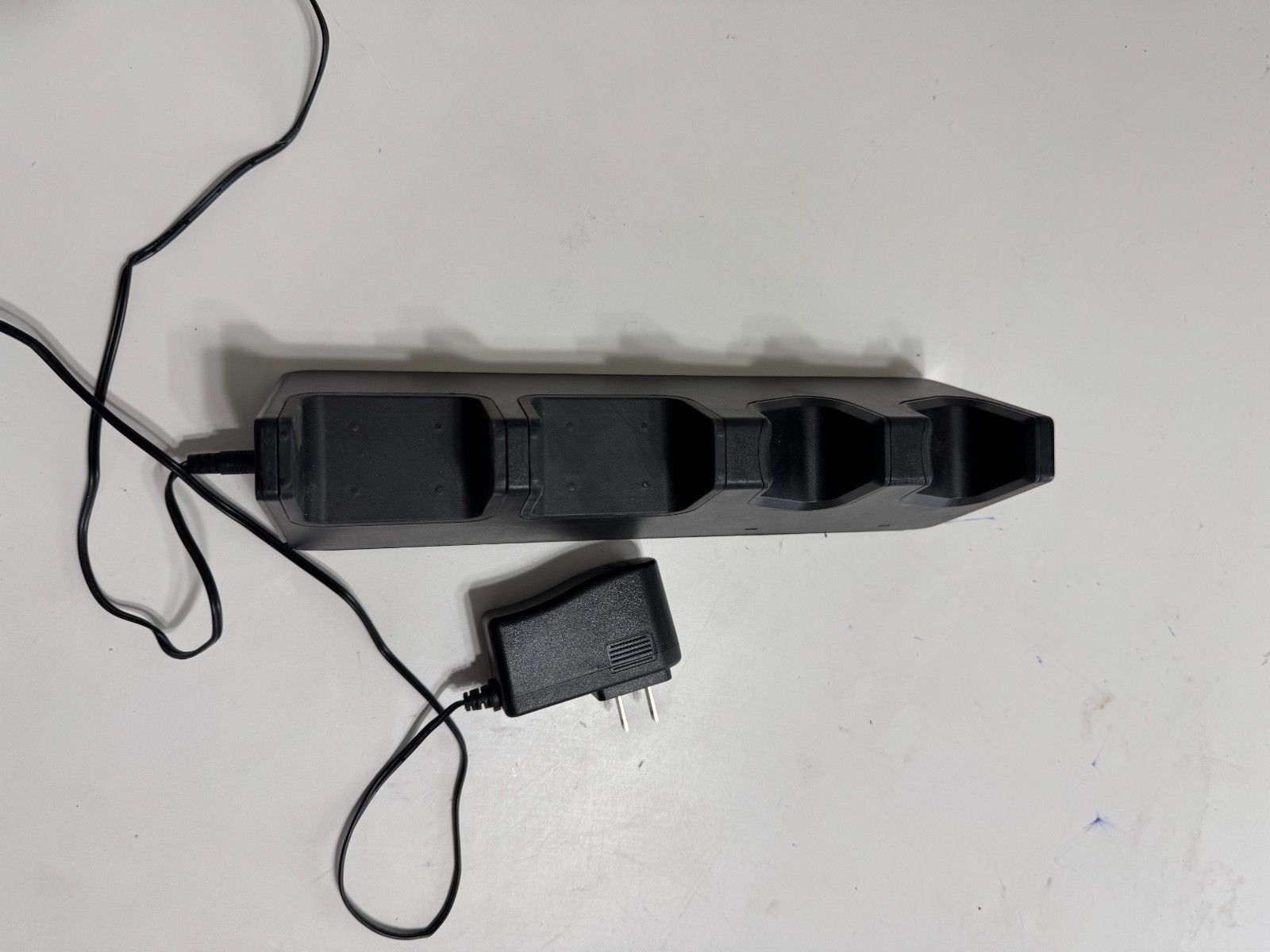 dreamGEAR Charge Station for PS4 DGPS4-6417 (e41)