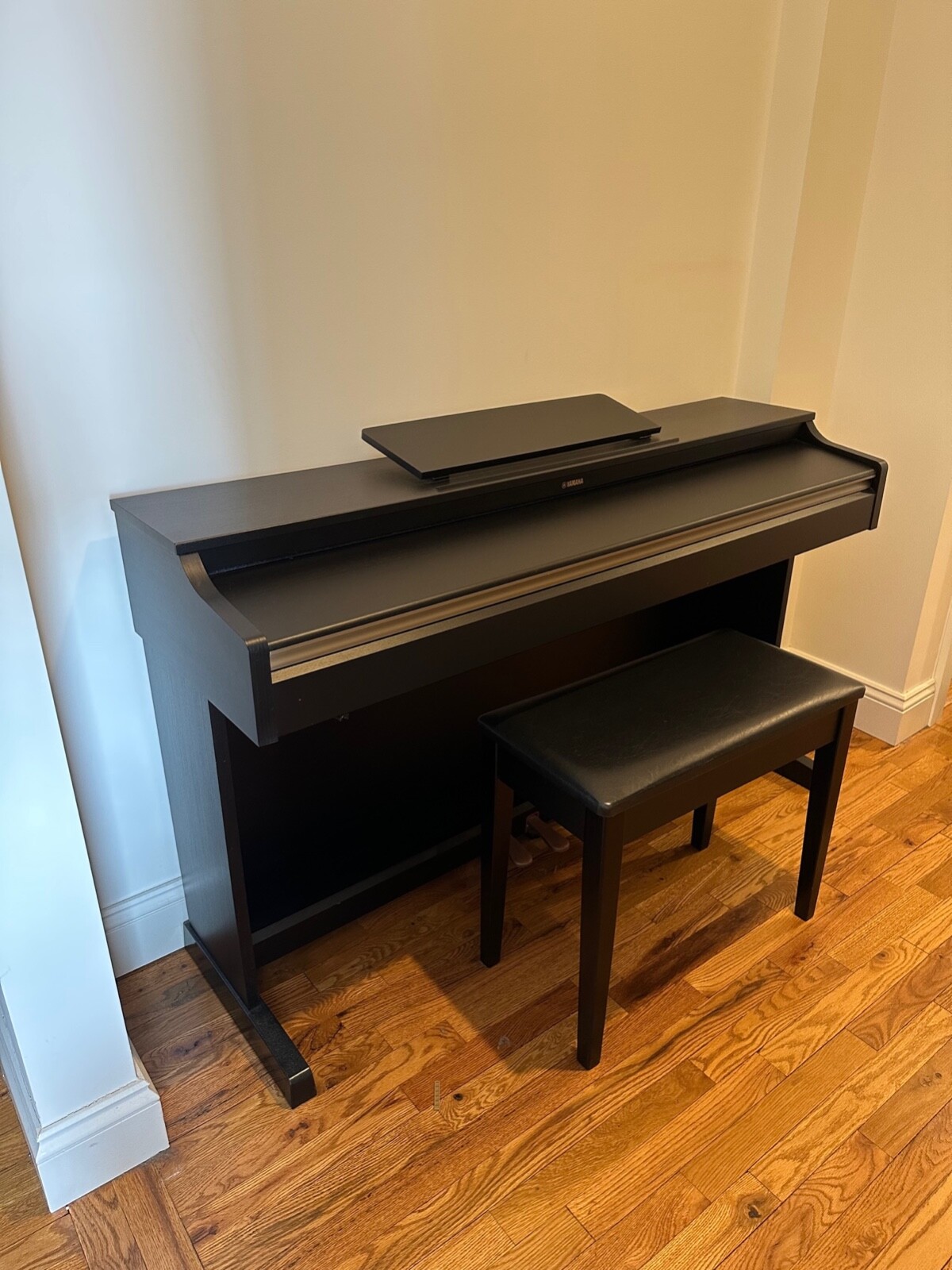 Yamaha Arius YDP 162, Walnut, excellent condition