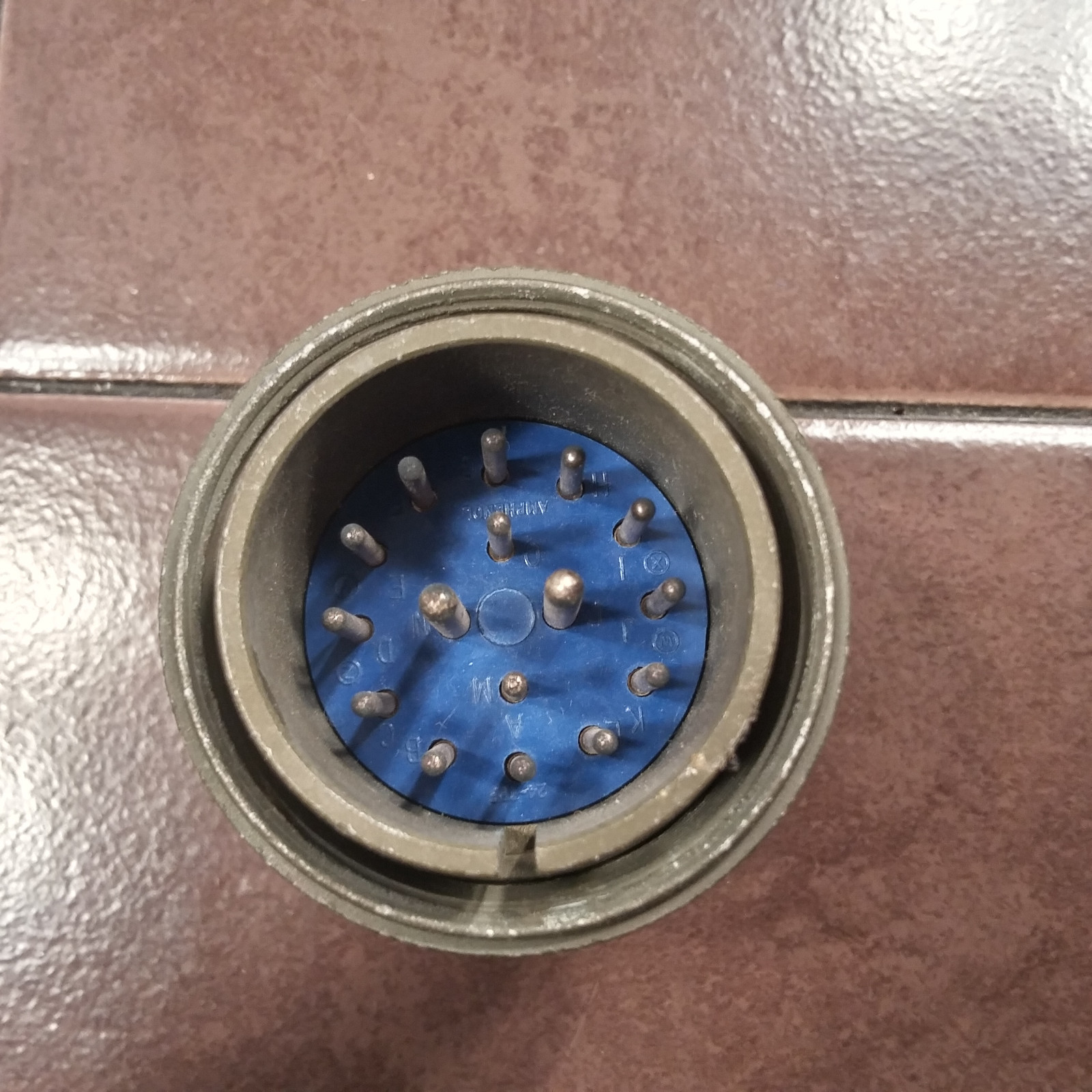Amphenol  MS3106A24-7P Connector