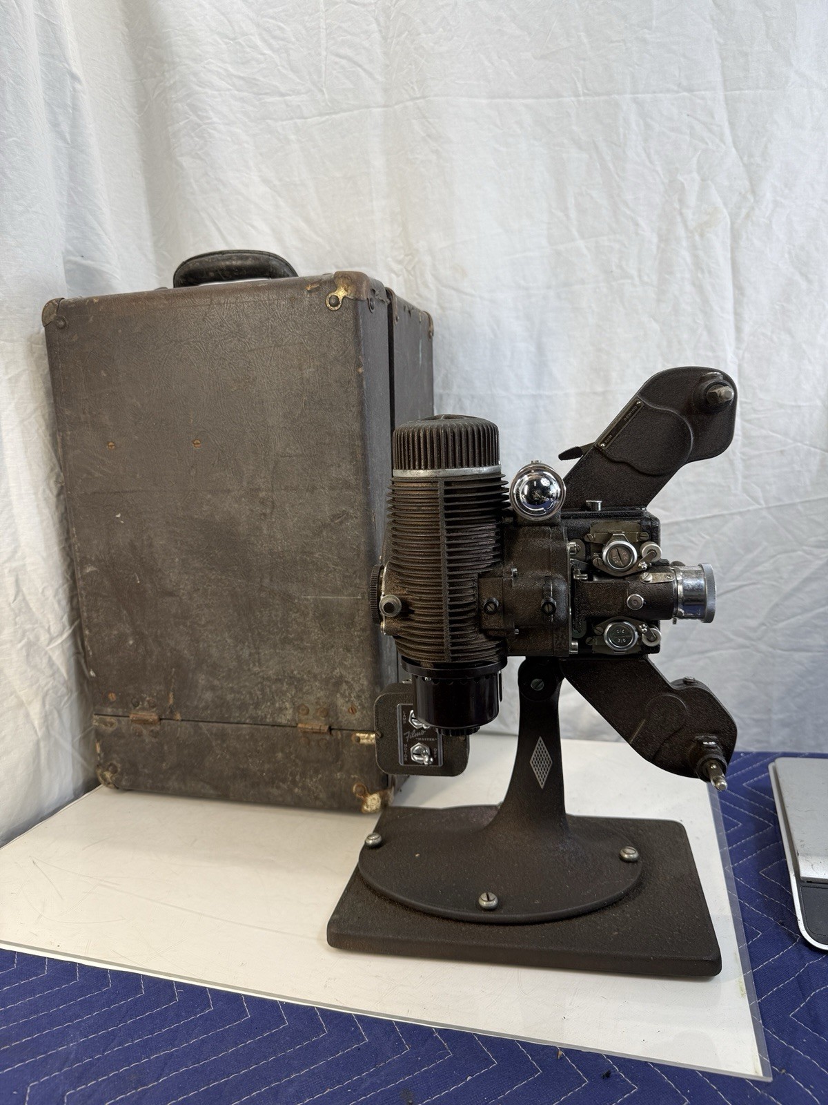Vintage Bell & Howell Filmo Master 8mm Film Projector 122 G Art Deco w/ Case