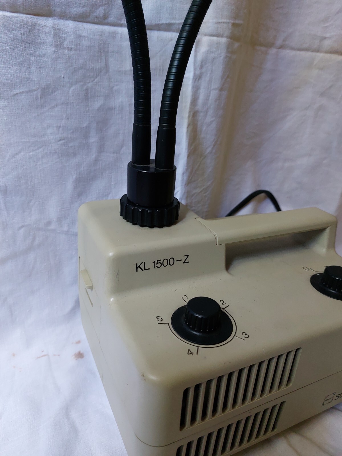 Schott KL 1500 Z Optical fiber illuminator for microscope