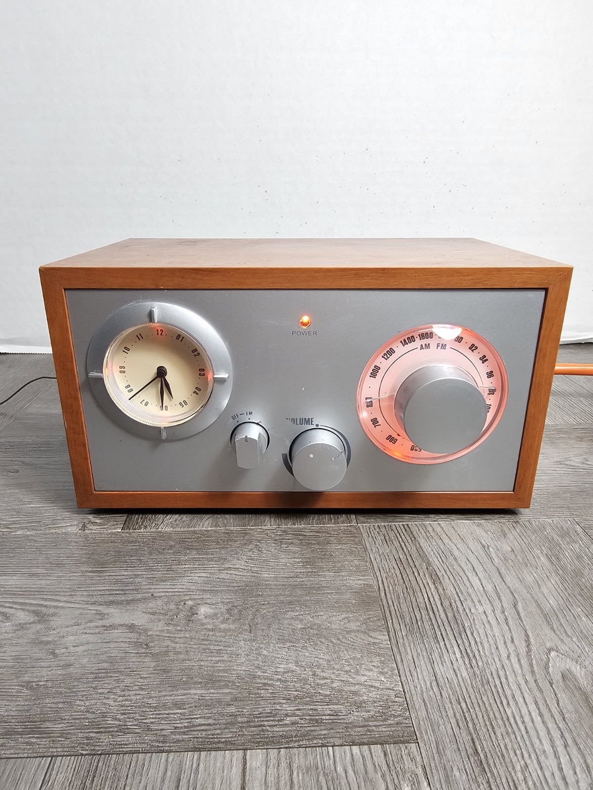 Richard  Solo FM/AM or AUX Radio Dual Speakers And Clock