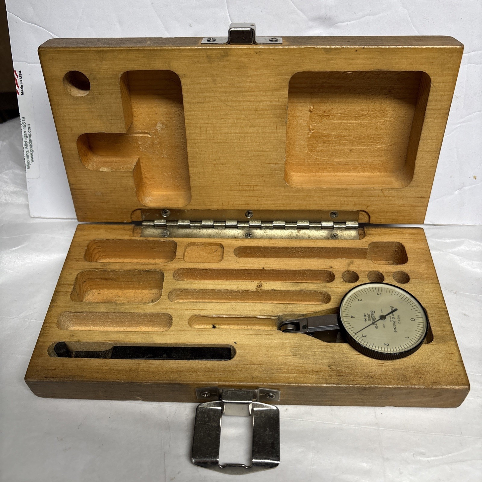 Brown & Sharpe Jeweled Bestest 7023-3 Dial Test Indicator with Wood Case (READ)