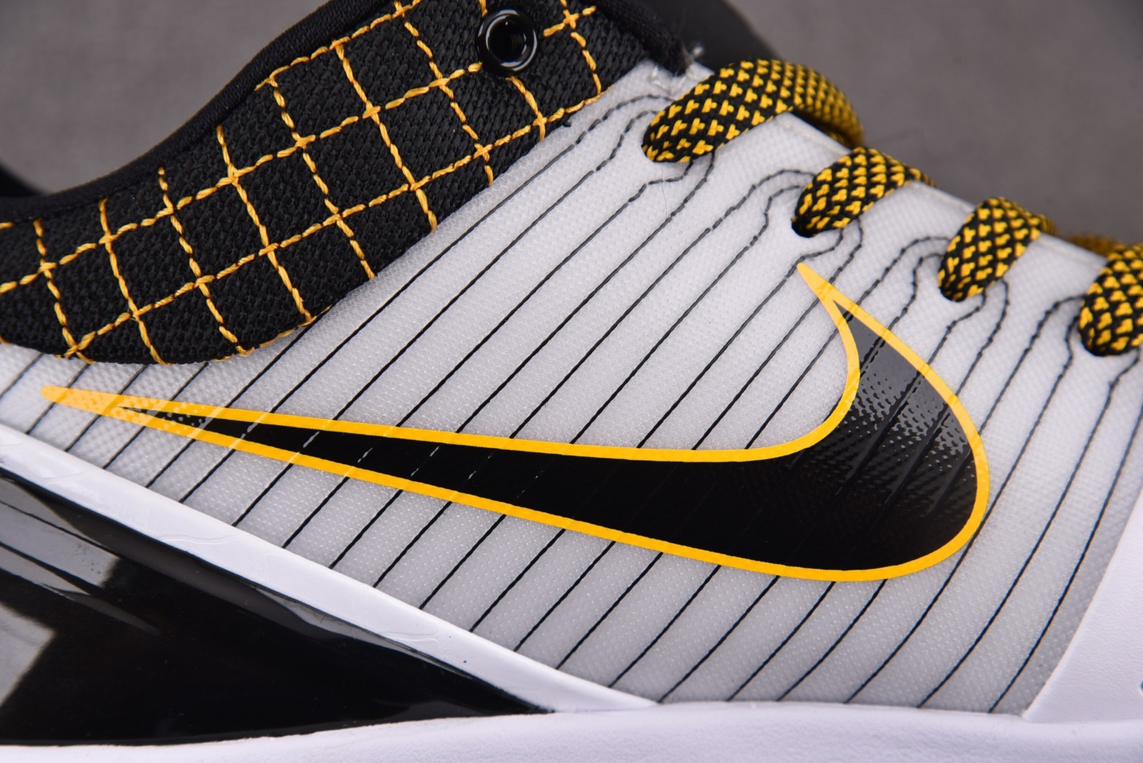 NK Zoom Kobe 4 Protro Del Sol 2019 - AV6339-101