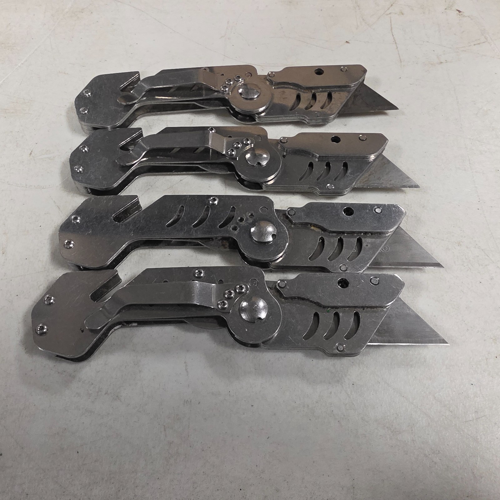 LOT OF (4PCS) ASSORTED UTILITY KNIVES USED SET #31