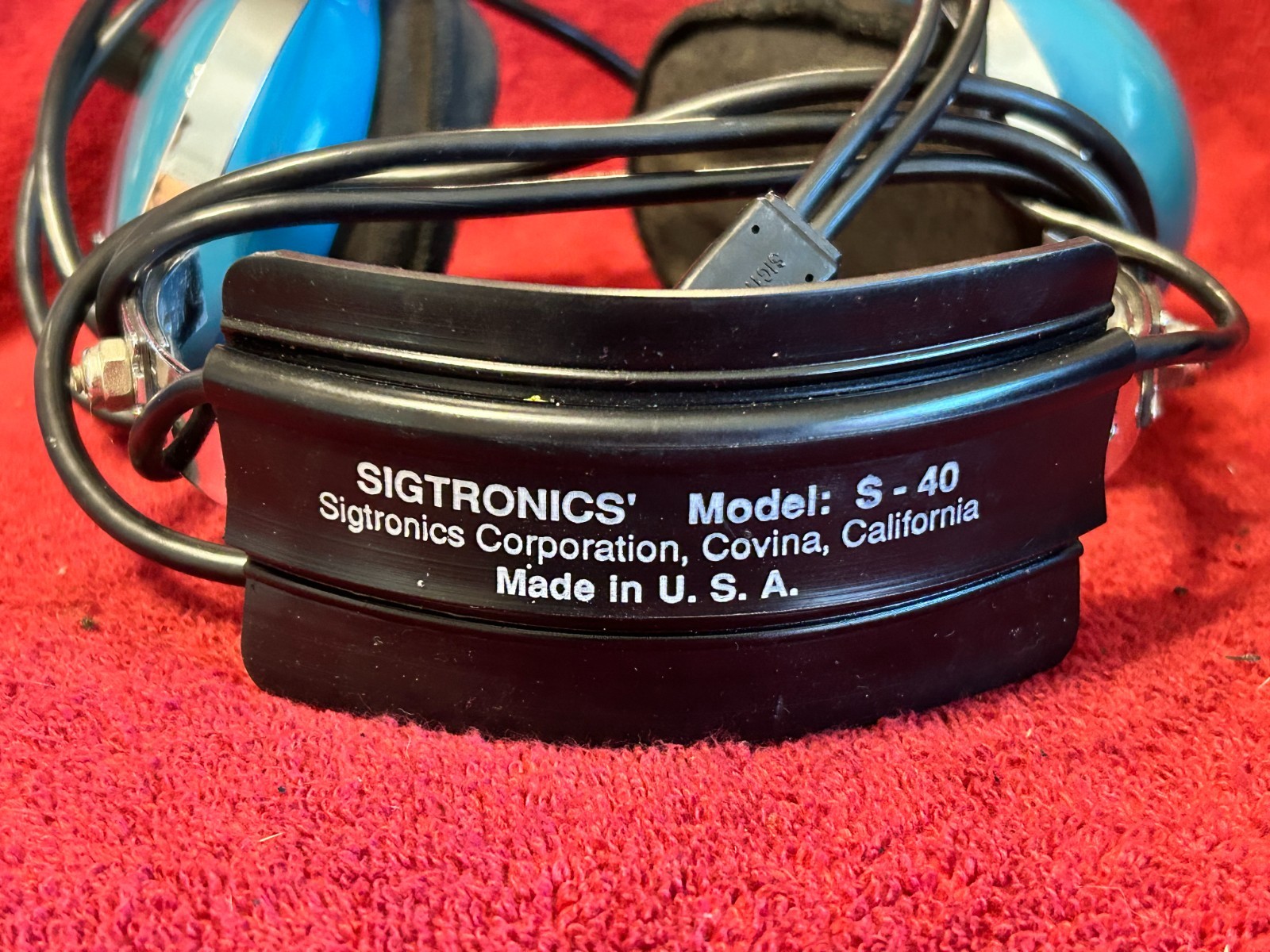 SIGTRONICS S-40 AVIATION HEADSET WITH CARRYING CASE