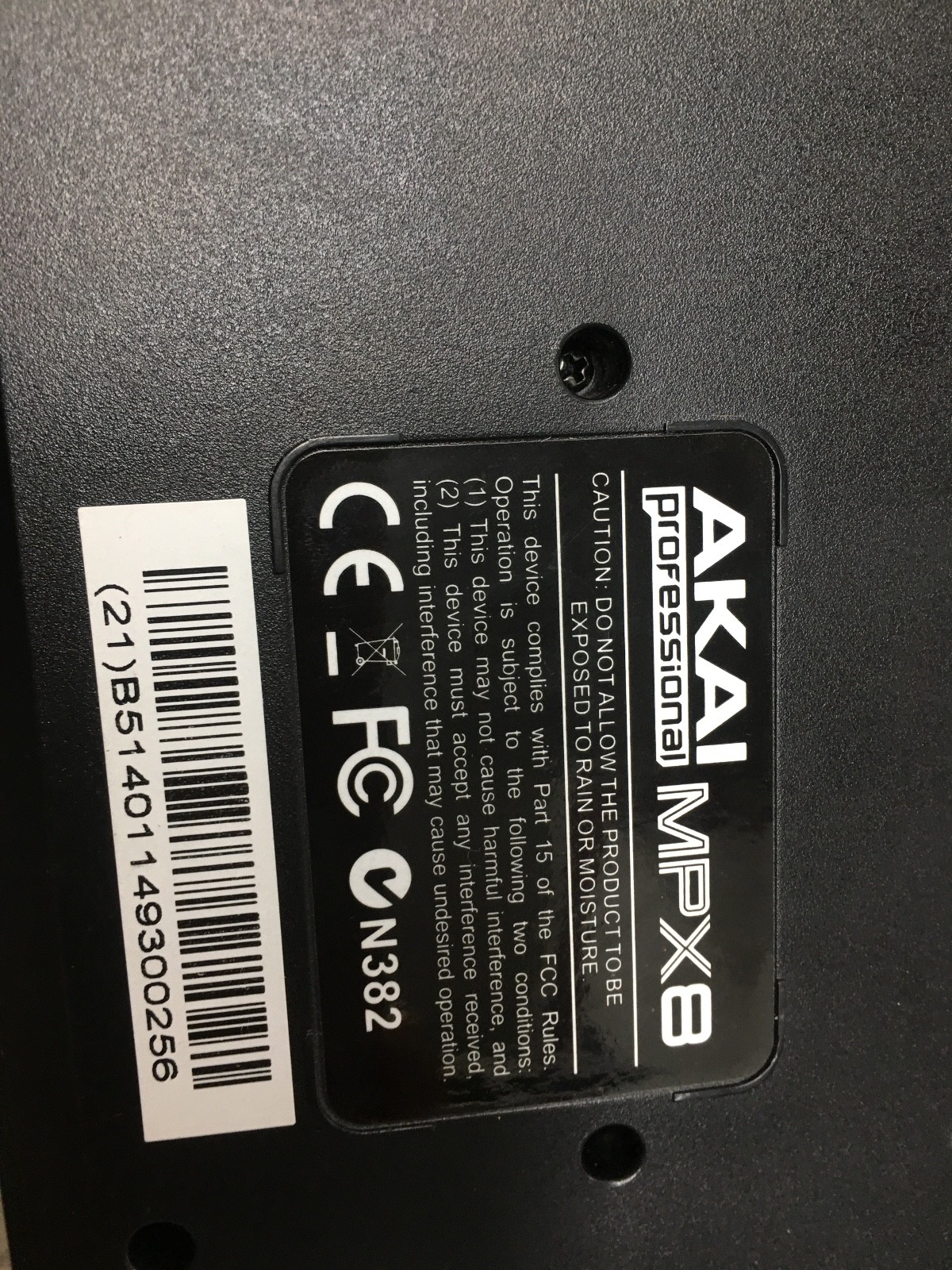 AKAI Professional MPX8 - Portable Sample Pad Controller with cable .
