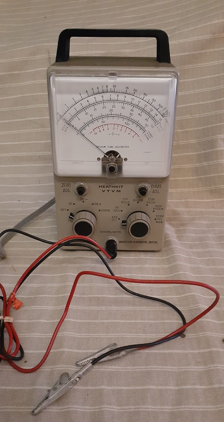 Vintage Heathkit model IM-18 VTVM Vacuum Tube Volt Meter with Probes, Powers On