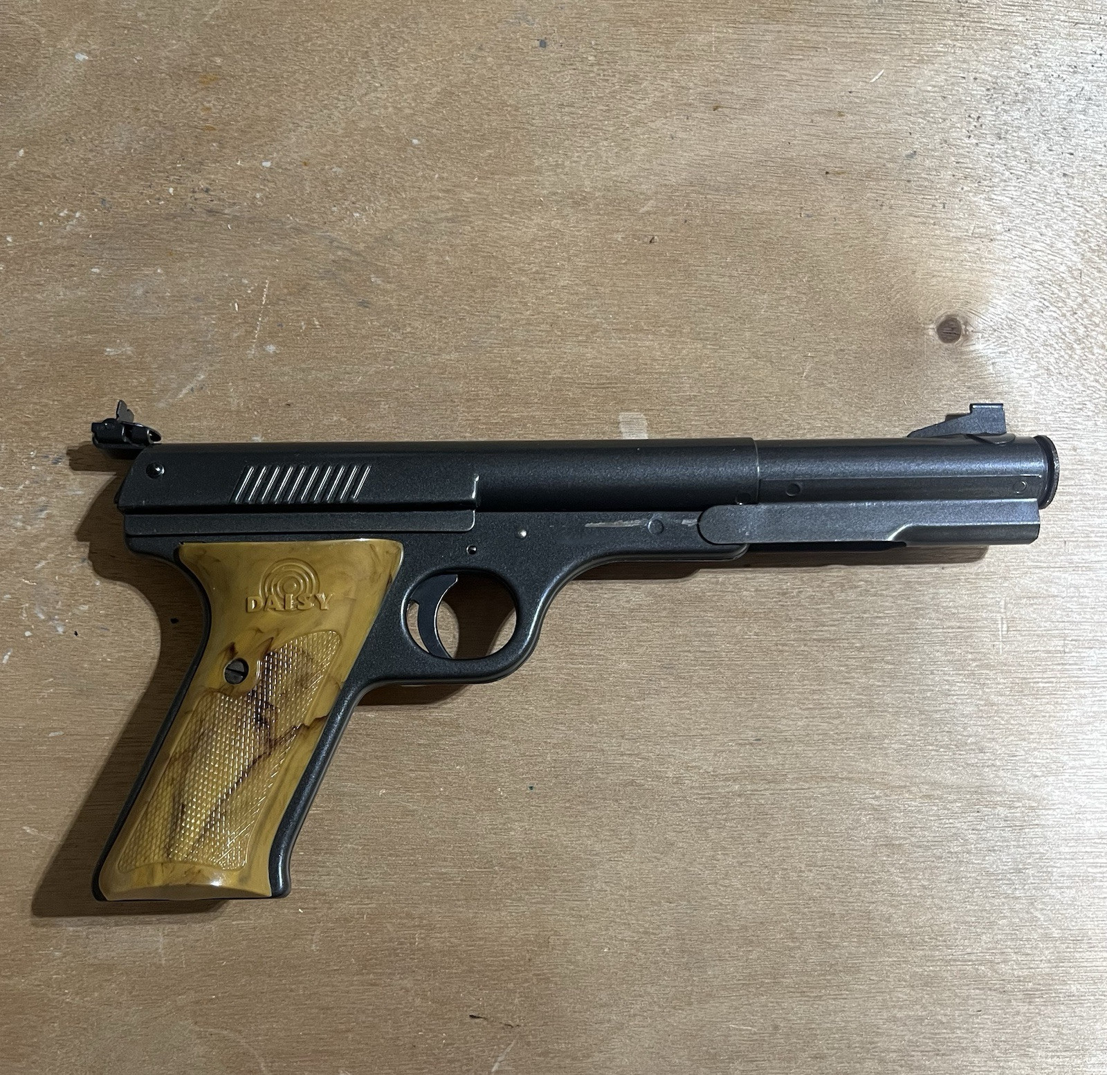 Vintage Daisy Model 177 Bulls Eye BB Target Pistol