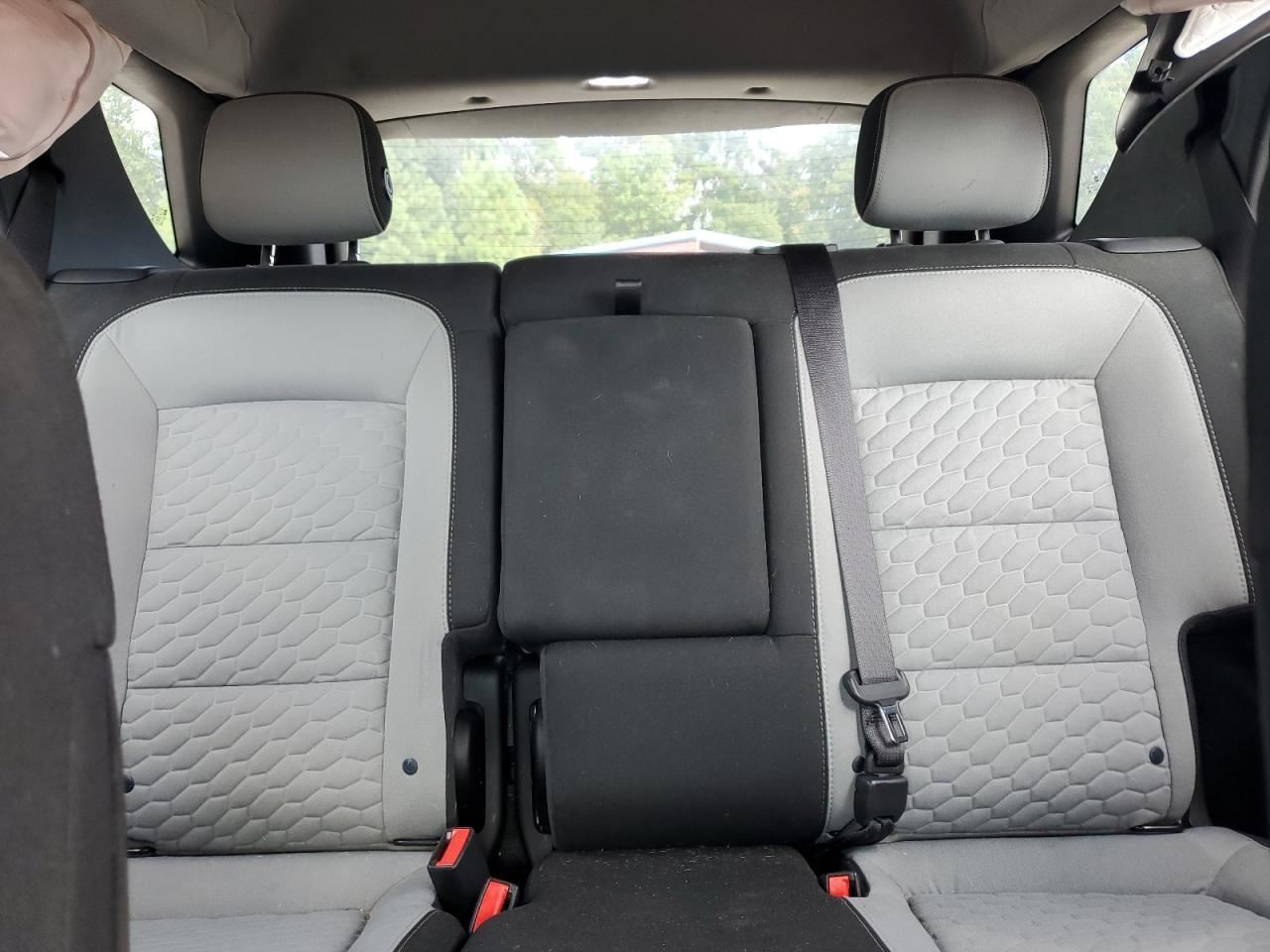 EQUINOX 2018 Glove Box 4823952