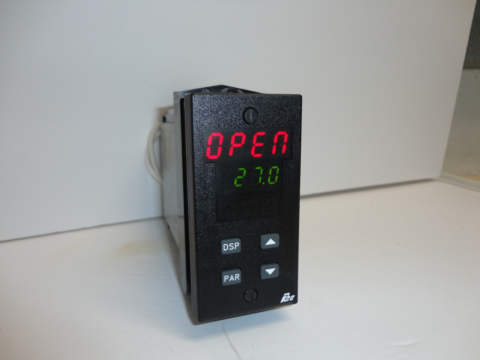 Red Lion TCU10307 Temperature PID controller for valve position 115VAC powered
