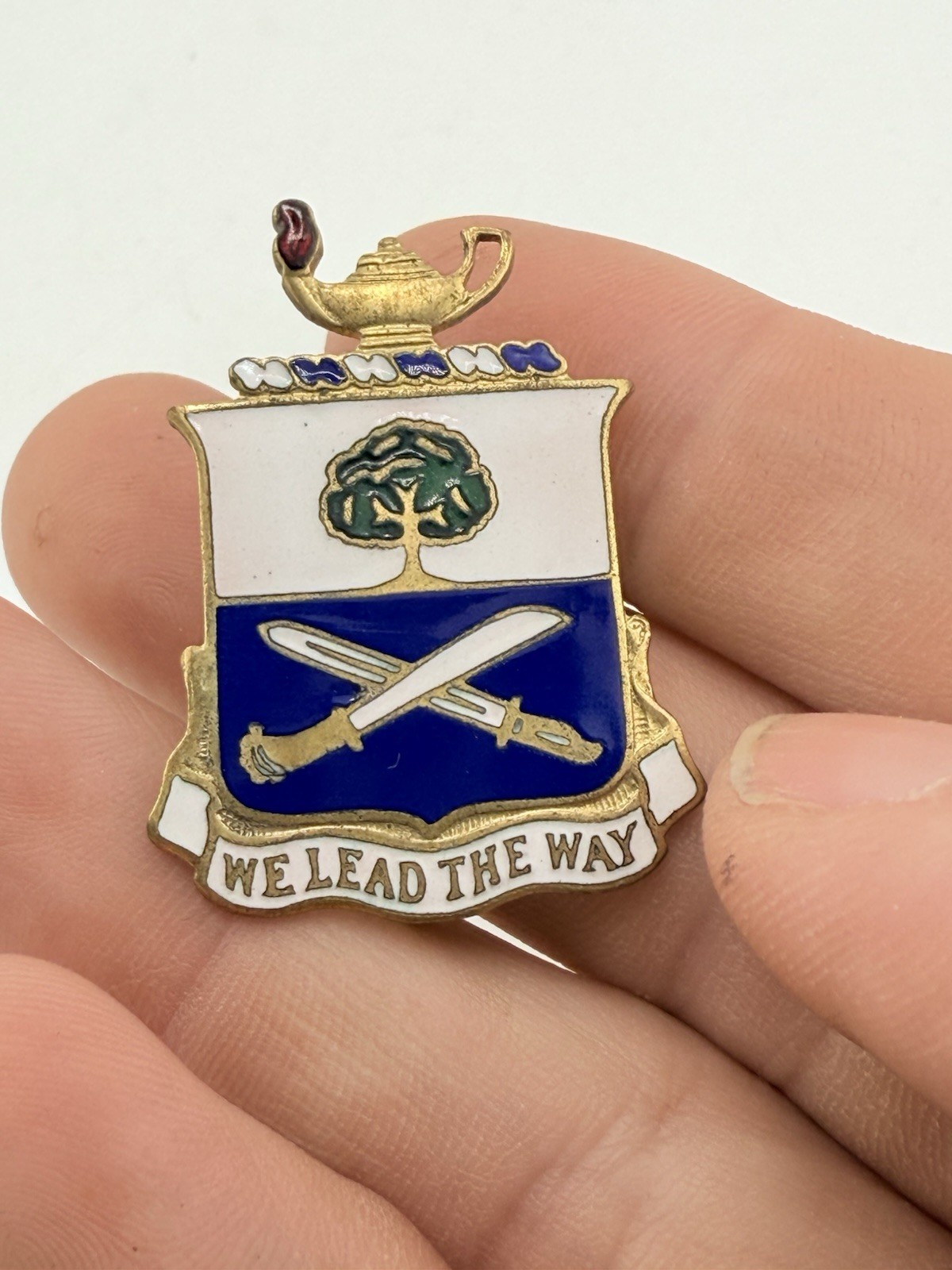 US Army 29th INFANTRY Regiment WE LEAD THE WAY Unit Crest Pin M5