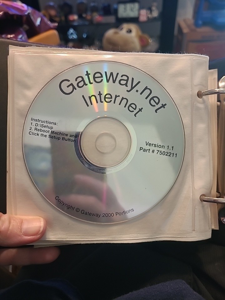 Vintage Gateway Computer Software Storage Binder With CDs Windows 95 Encarta 98