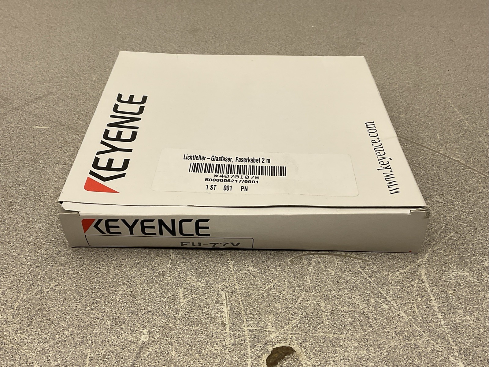 NEW Keyence FU-77V Fiber Unit Thrubeam Type