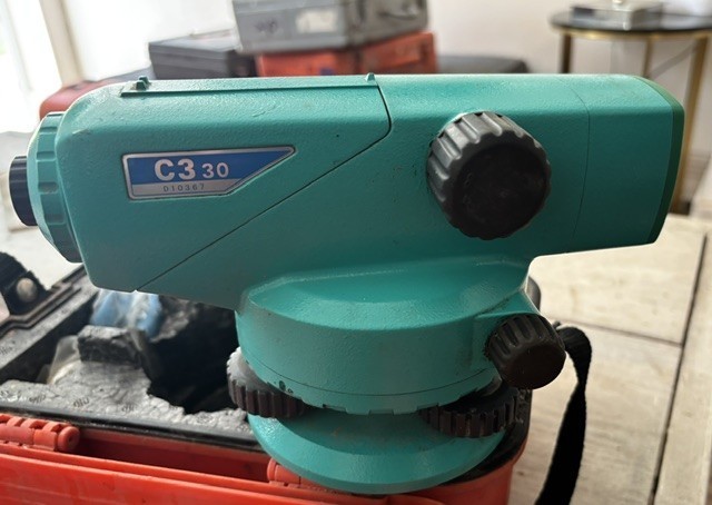 Sokkia C3 30 automatic level With Original Case & Instructions